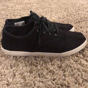 Women’s Toms sneakers